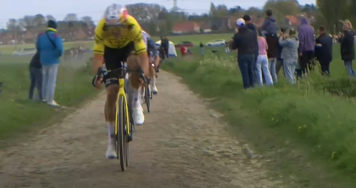 Parpadea y lo verás todo en llamas (Paris- Roubaix 2026).